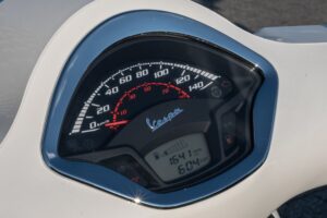 Wiecznie młoda &#8211; Vespa GTS Super 300 Sport Euro5 [test, opinie, dane techniczne]