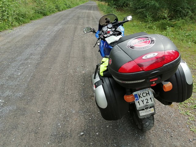 Motocyklem dookoła Polski: ucieczka od zgiełku, echo bitwy sprzed tysiąca lat, taniec robota na motocyklu