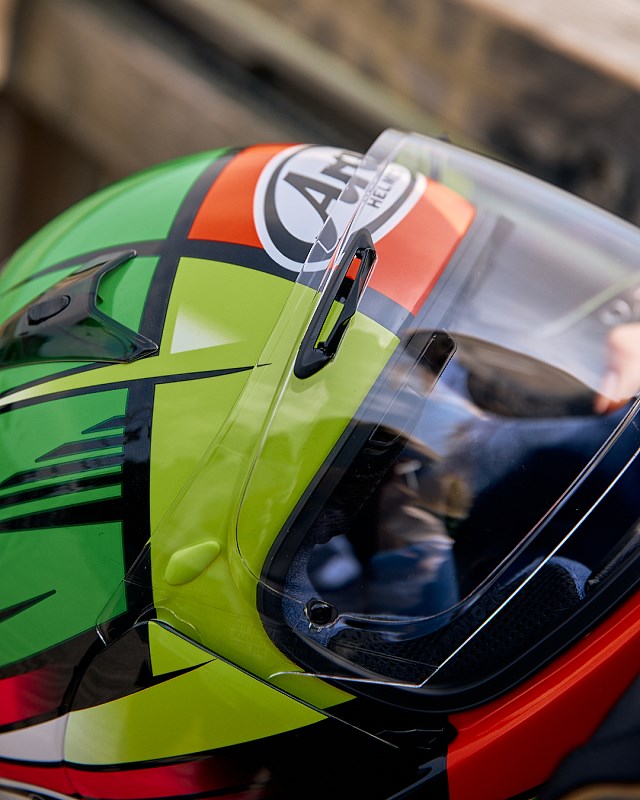 Arai Profile V &ndash; wygodny, cichy, niebanalny