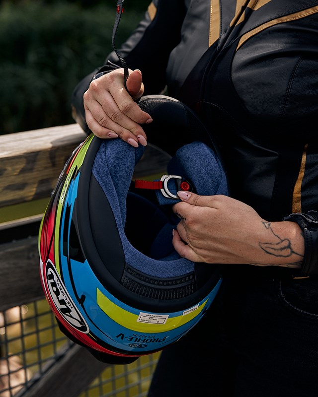 Arai Profile V &ndash; wygodny, cichy, niebanalny