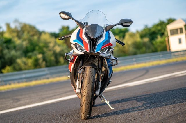 BMW M 1000 RR 2021 – torowa doskonałość w niemieckim wydaniu – nadchodzi hegemonia litery M? [TEST, OPINIA, WADY, ZALETY, VIDEO]
