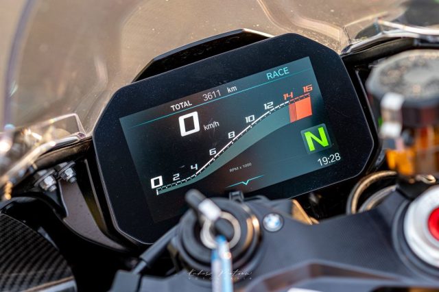BMW M 1000 RR 2021 – torowa doskonałość w niemieckim wydaniu – nadchodzi hegemonia litery M? [TEST, OPINIA, WADY, ZALETY, VIDEO]