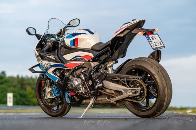 BMW M 1000 RR 2021 – torowa doskonałość w niemieckim wydaniu – nadchodzi hegemonia litery M? [TEST, OPINIA, WADY, ZALETY, VIDEO]
