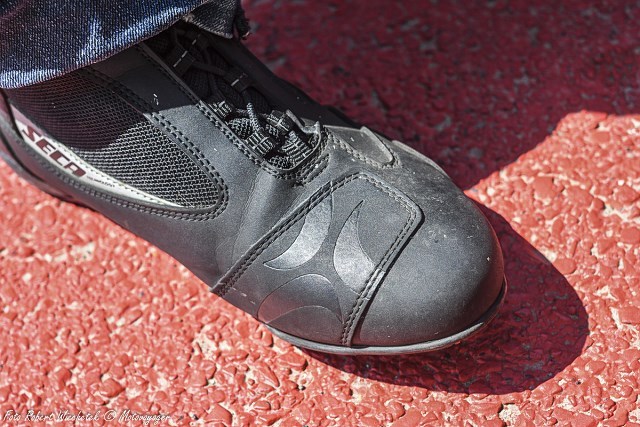 Motocyklowe trampki Seca Traffic – buty na każdą okazję po sezonie użytkowania [Test długodystansowy, opinia, wady, zalety]