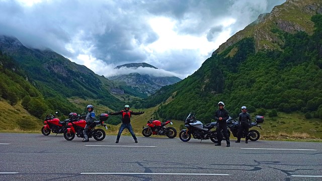 Tak Motofiesta zakończyła lato w Pirenejach! I ty możesz poznać uroki motocyklowej jesieni w Hiszpanii…