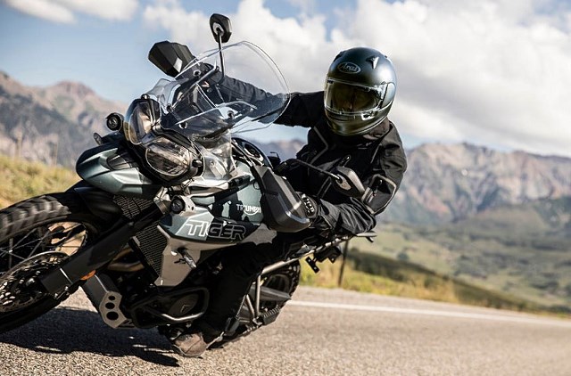 Arai Profile V &ndash; wygodny, cichy, niebanalny