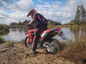 CRF 300 Rally czy L por&oacute;wnanie test w terenie offroad cena dane techniczne_40