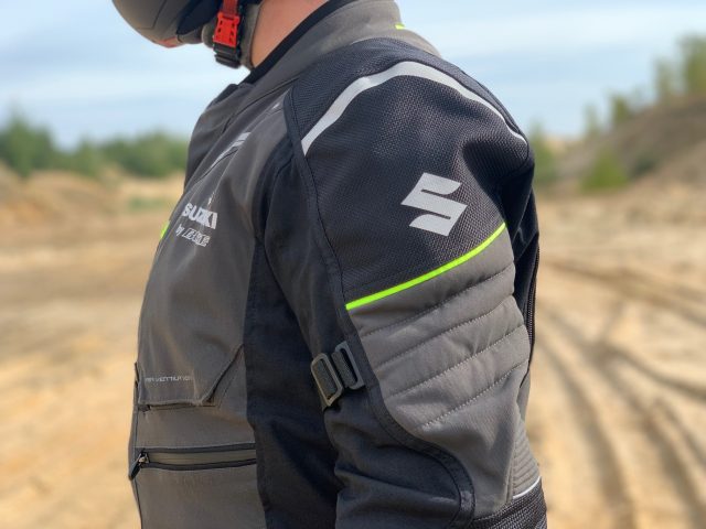 Kombinezon tekstylny B&Uuml;SE Open Road II by Suzuki – komplet turystyczny dla każdego i na każde warunki [TEST, OPINIA, WADY, ZALETY, ZDJĘCIA]