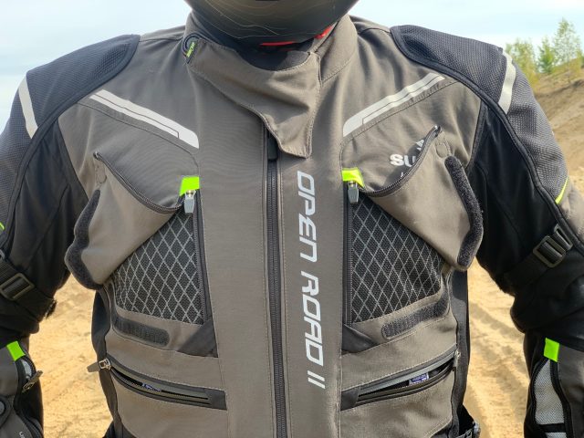 Kombinezon tekstylny B&Uuml;SE Open Road II by Suzuki – komplet turystyczny dla każdego i na każde warunki [TEST, OPINIA, WADY, ZALETY, ZDJĘCIA]