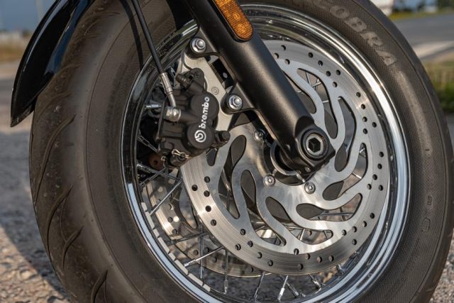Totalny luz po angielsku – Triumph Speedmaster [test, osiągi, dane techniczne, opinie]