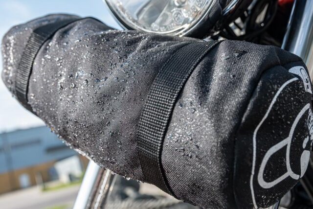Zostaw kask przy motocyklu – torba firmy Deemeed [test, opinie]