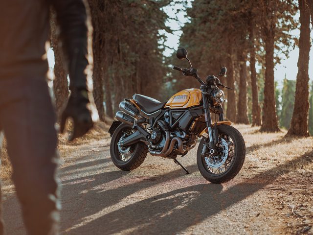 Ducati Scrambler 1100 Tribute PRO oraz Ducati Scrambler Urban Motard &ndash; nowe modele na rok 2022 [dane techniczne]