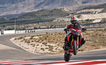 MY22_Ducati_Multistrada_V4_PikesPeak_142_UC348145_Low-MV_GlowneZdjecie-W855Q95