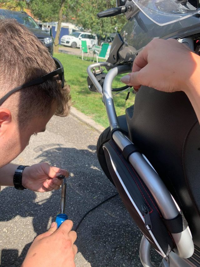 Albo chcesz mieć sprawny motocykl, albo udany związek – moja druga poł&oacute;wka jest wiedźmą i psuje mi motocykle [FELIETON]