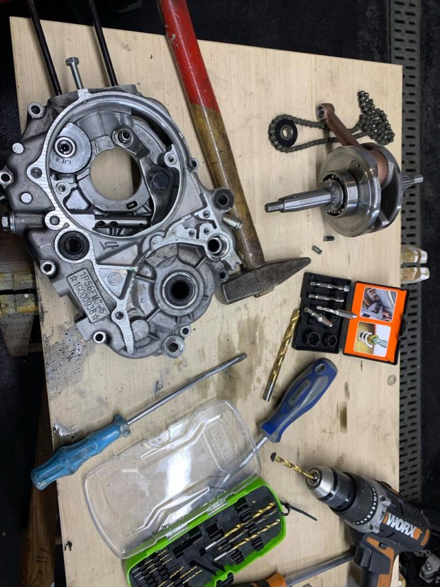 Albo chcesz mieć sprawny motocykl, albo udany związek – moja druga poł&oacute;wka jest wiedźmą i psuje mi motocykle [FELIETON]