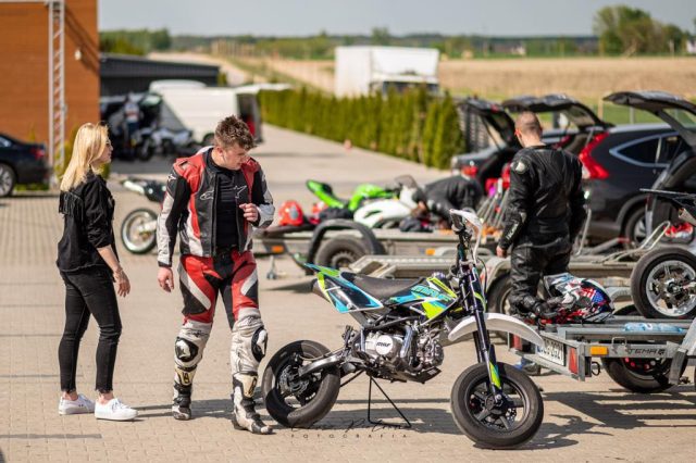 Albo chcesz mieć sprawny motocykl, albo udany związek – moja druga poł&oacute;wka jest wiedźmą i psuje mi motocykle [FELIETON]