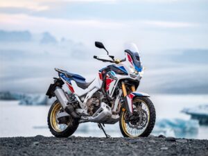 Najnowsza Yamaha R7 i 73 KM &#8211; totalna porażka, czy sportowy motocykl naszych czasów?