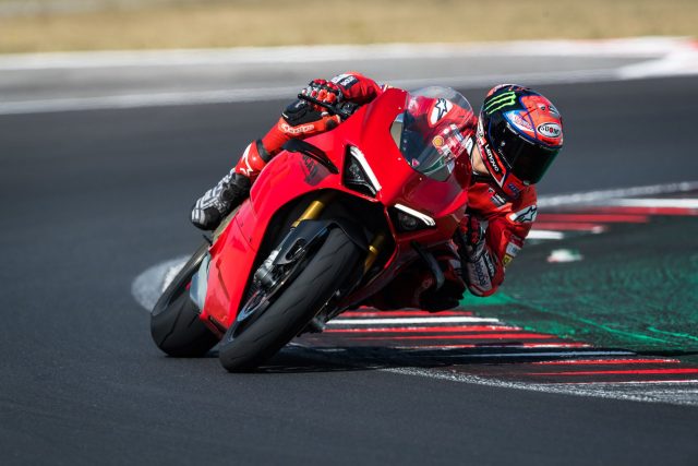 Ewolucja w Ducati nigdy się nie kończy – poznajcie najnowsze Panigale V4!
