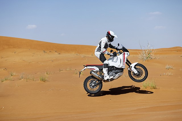 Ducati DesertX nowość 2022 &#8211; nareszcie jest! Średniak adventure klasy premium [dane techniczne, waga, masa, cena]