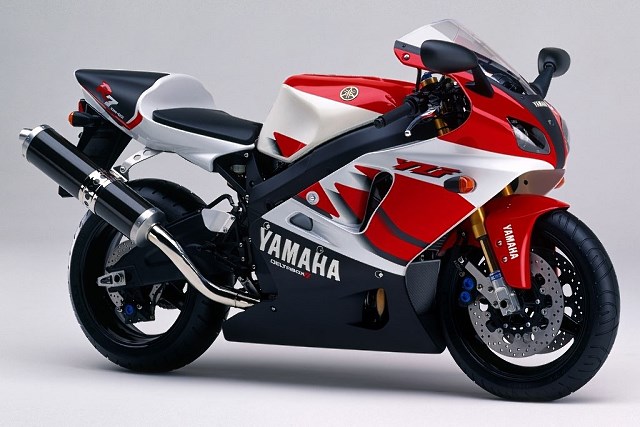 Najnowsza Yamaha R7 i 73 KM &#8211; totalna porażka, czy sportowy motocykl naszych czasów?