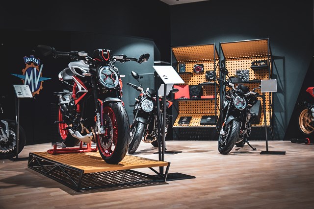 Pierwszy, wzorcowy salon motocyklowej marki premium &#8211; MV Agusta otwarty w Poznaniu przez Grupę Karlik