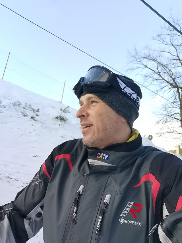 Ubranie motocyklowe na narty czy snowboard? Sprawdziliśmy czy da radę także na stoku!