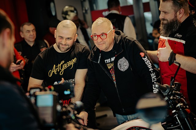 Klub Indian First Poland przekazał nowiutkiego, kolekcjonerskiego FTR-a 1200 na aukcję WOŚP!