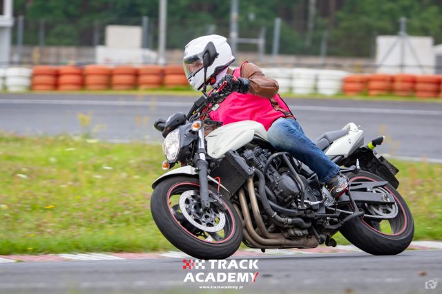 Zacznij torować z Track Academy! Jak przygotować drogowy motocykl do jazdy na torze? Spróbuj swoich sił!