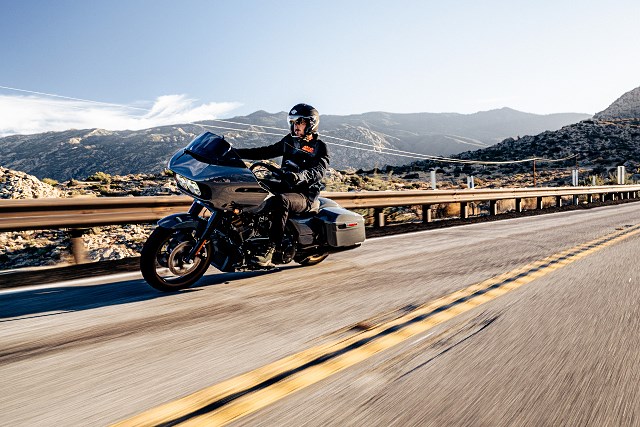 Street Glide ST oraz Road Glide ST – nowy, gangsterski charakter bagger&oacute;w Harley-Davidson na rok 2022