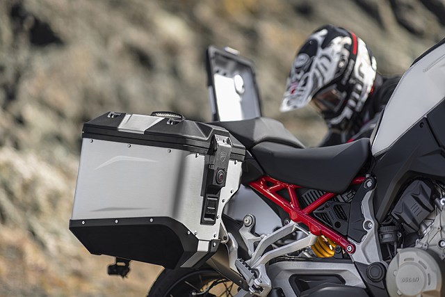 Ducati Multistrada V4 2022: nowe malowanie, usprawnienia elektroniczne i nowe akcesoria