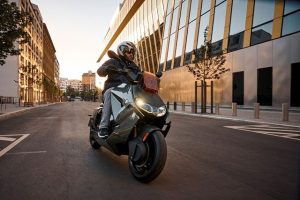 BMW CE 04 skuter elektryczny nowość 2022 dane techniczne cena _14-MV_DuzeZdjecie-W640
