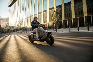 BMW CE 04 skuter elektryczny nowość 2022 dane techniczne cena _19-MV_DuzeZdjecie-W640