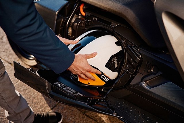 BMW CE 04 – futurystyczny skuter elektryczny na co dzień [dane techniczne, cena, test, 2022]