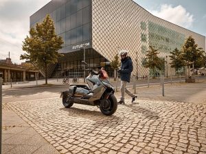 BMW CE 04 skuter elektryczny nowość 2022 dane techniczne cena _7-MV_DuzeZdjecie-W640