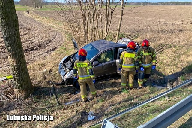 26-latek uczestniczył w wypadku motocyklowym. Nie miał uprawnień, ale za to miał zakaz prowadzenia pojazdów