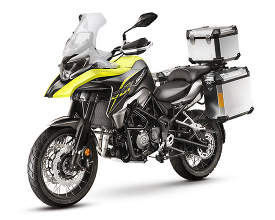 Zestawienie nowych, tanich, azjatyckich motocykli klasy 500 cm3 na 2022 rok [Voge, QJ Motor]
