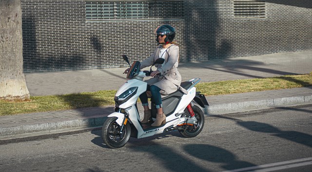 Nowość! Skutery elektryczne Rieju E-City – wybierz swoją wersję i uniezależnij się od cen paliw!