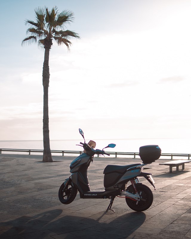 Nowość! Skutery elektryczne Rieju E-City – wybierz swoją wersję i uniezależnij się od cen paliw!