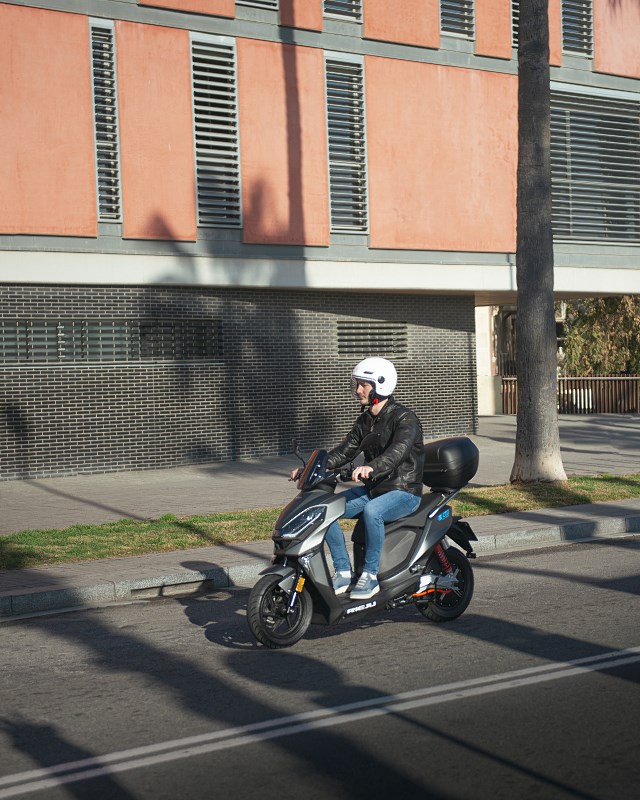 Nowość! Skutery elektryczne Rieju E-City – wybierz swoją wersję i uniezależnij się od cen paliw!