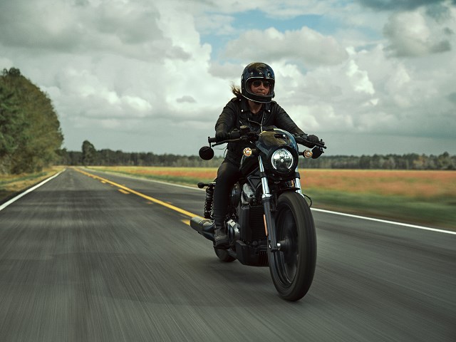 Rozpoczyna się nowa saga rodziny Sportster. Poznajcie Harley-Davidsona Nightster 2022 [dane techniczne, cena]