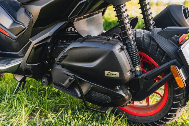 Aprilia SR GT 125 – włoski zuch ze sporymi aspiracjami – nowość w segmencie skuter&oacute;w ADV na 2022 rok [TEST, WADY, ZALETY, OPINIA, DANE TECHNICZNE, ZDJĘCIA]