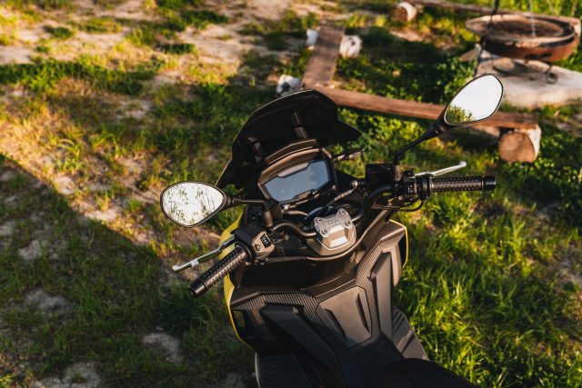 Aprilia SR GT 125 – włoski zuch ze sporymi aspiracjami – nowość w segmencie skuter&oacute;w ADV na 2022 rok [TEST, WADY, ZALETY, OPINIA, DANE TECHNICZNE, ZDJĘCIA]