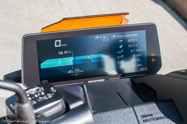BMW CE 04 – elektryczny i futurystyczny skuter, kt&oacute;ry robi wrażenie [TEST, dane techniczne, opinia, cena]