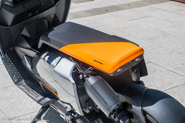 BMW CE 04 – elektryczny i futurystyczny skuter, kt&oacute;ry robi wrażenie [TEST, dane techniczne, opinia, cena]