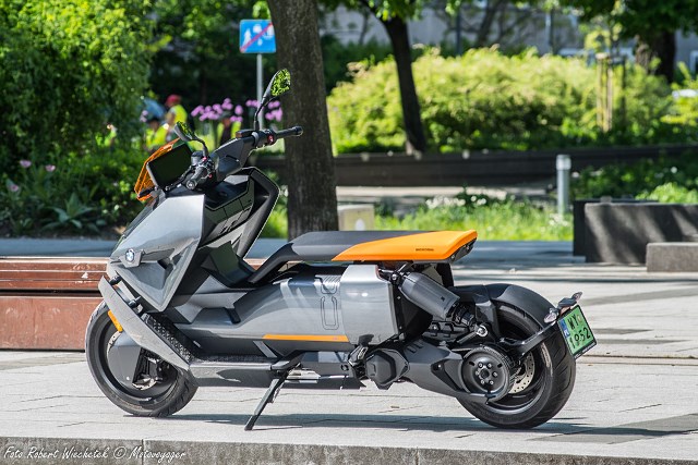 BMW CE 04 – elektryczny i futurystyczny skuter, kt&oacute;ry robi wrażenie [TEST, dane techniczne, opinia, cena]