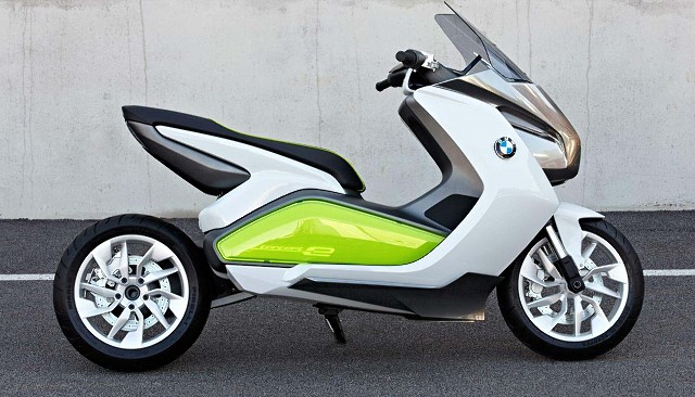 BMW CE 04 – elektryczny i futurystyczny skuter, kt&oacute;ry robi wrażenie [TEST, dane techniczne, opinia, cena]