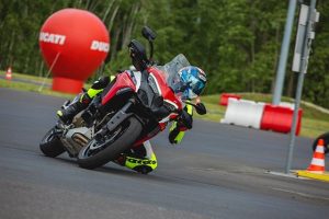Ducati Riding Experience Mszczon&oacute;w Driveland szkolenie motocyklowe_12