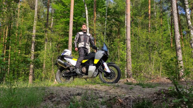 Husqvarna Norden 901 – środkowa siostra braci Adventure [test, opis, dane techniczne]