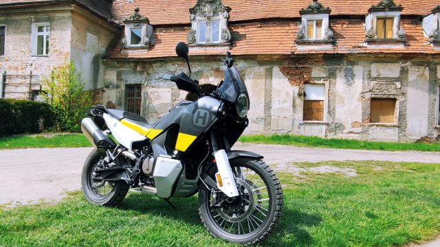 Husqvarna Norden 901 – środkowa siostra braci Adventure [test, opis, dane techniczne]