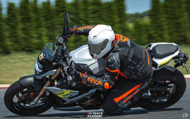 Por&oacute;wnanie naked&oacute;w BMW na Torze Ł&oacute;dź, czyli S 1000 R vs F 900 R vs BMW G 310 R – kt&oacute;ry motocykl okazał się najlepszy na torze?